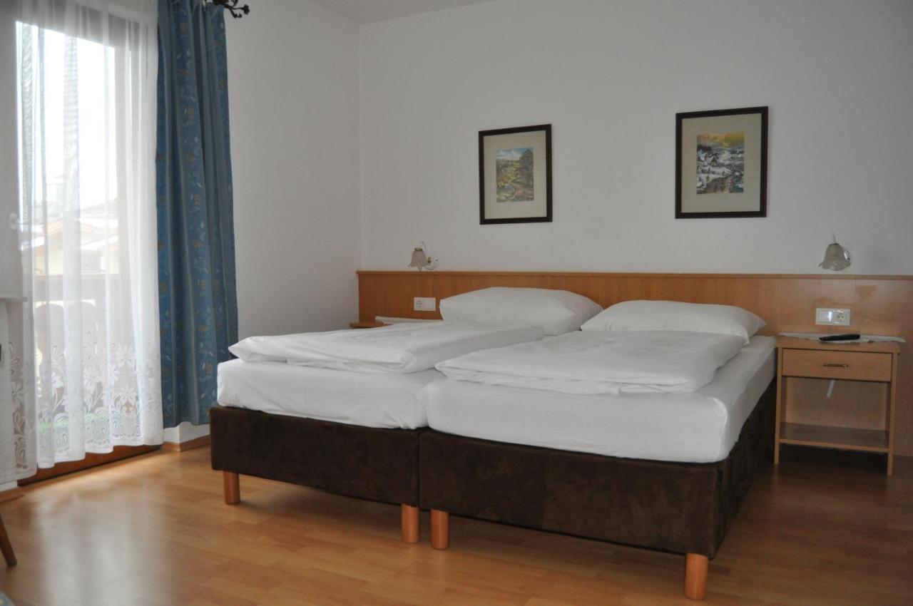 Gaestehaus Pension Edelweiss Kolsass Δωμάτιο φωτογραφία